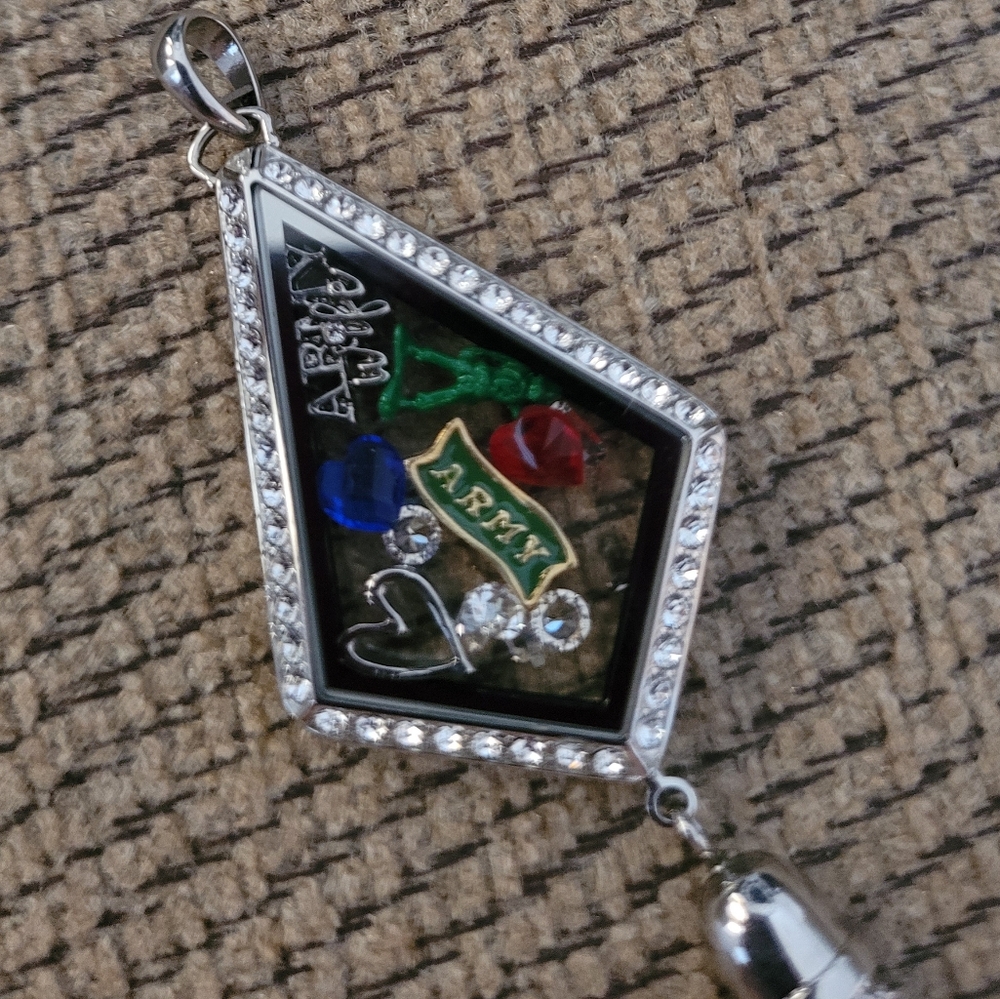 ORIGAMI OWL LARGE SILVERTONE LOCKET ARMY WIFE THEME CHARMS
